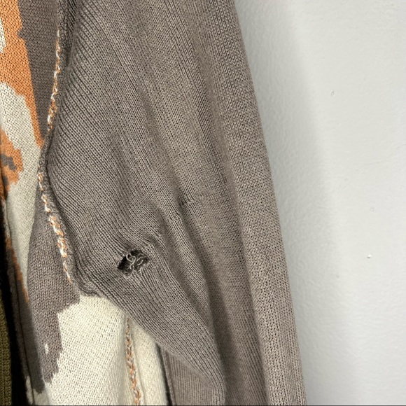 BKE Buckle Animal Print Raw Hem Open Cardigan Sweater S FLAW - Picture 6 of 9